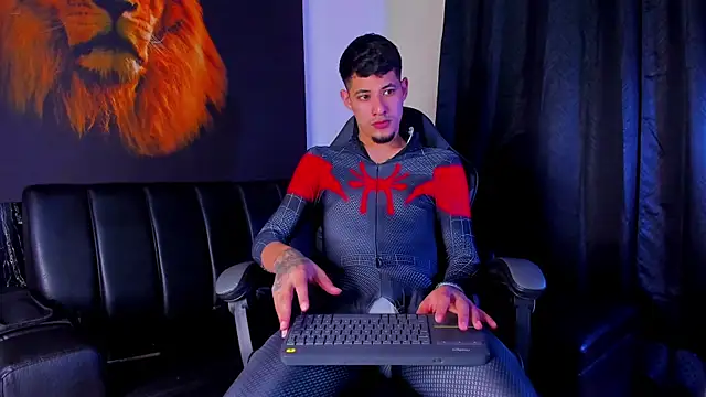 Snapshot of kyle_smithxx chatting on October 29, 8:43 pm kyle smithxx online show from October 29, 8:43 pm