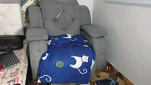 Snapshot of dakota_guirl chatting on December 27, 9:06 am dakota guirl online show from December 27, 9:06 am