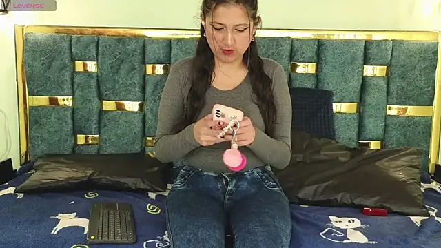 Snapshot of dakota_guirl chatting on January 17, 6:04 am dakota guirl online show from January 17, 6:04 am