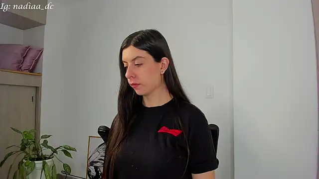 Nadiaa  online show from February 13, 2:56 am