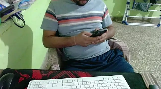 Snapshot of hornycharlie04 chatting on January 22, 7:03 pm hornycharlie04 online show from January 22, 7:03 pm