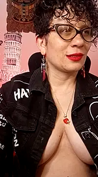 Snapshot of Daneshka_naughty chatting on March 9, 5:33 am Daneshka naughty online show from March 9, 5:33 am