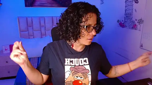 Snapshot of Daneshka_naughty chatting on November 19, 11:16 pm Daneshka naughty online show from November 19, 11:16 pm