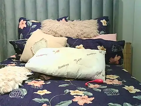 Snapshot of Amberbela chatting on December 13, 11:50 pm Amberbela online show from December 13, 11:50 pm