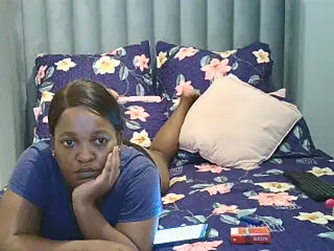 Snapshot of Amberbela chatting on February 15, 3:52 am Amberbela online show from February 15, 3:52 am