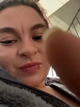 MiaLujan  online show from December 21, 1:10 pm