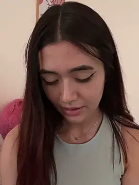 Snapshot of HallieLemon1 chatting on February 14, 8:59 pm HallieLemon1 online show from February 14, 8:59 pm