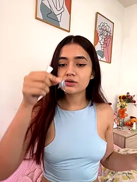 Snapshot of HallieLemon1 chatting on October 10, 3:55 pm HallieLemon1 online show from October 10, 3:55 pm