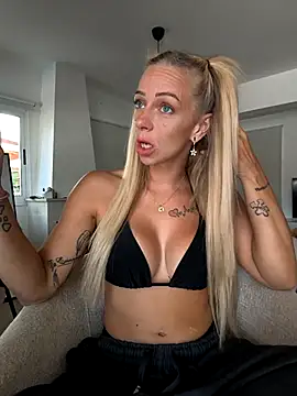 Snapshot of Lexa_xoxo chatting on May 10, 7:13 am Lexa xoxo online show from May 10, 7:13 am