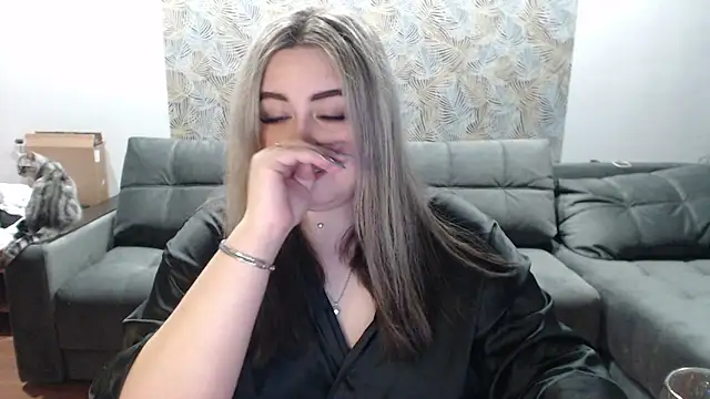 TiffaniYW online show from December 4, 7:34 pm