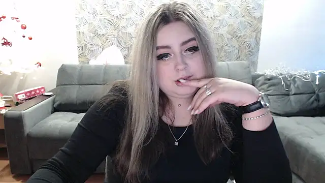 TiffaniYW online show from December 29, 8:26 pm