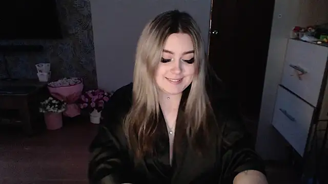 TiffaniYW online show from January 14, 7:32 pm