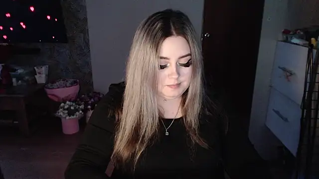 TiffaniYW online show from January 17, 8:11 pm