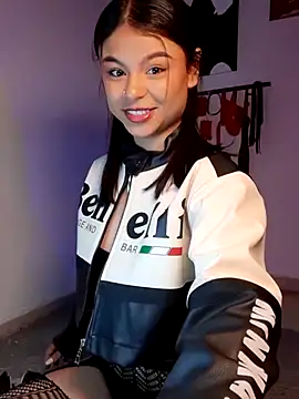 Snapshot of Cleo_hills chatting on May 3, 2:34 pm Cleo hills online show from May 3, 2:34 pm