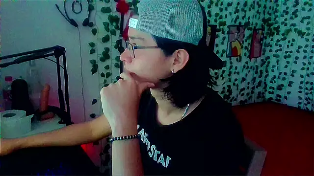Snapshot of Andy_gray chatting on July 3, 6:58 pm Andy gray online show from July 3, 6:58 pm