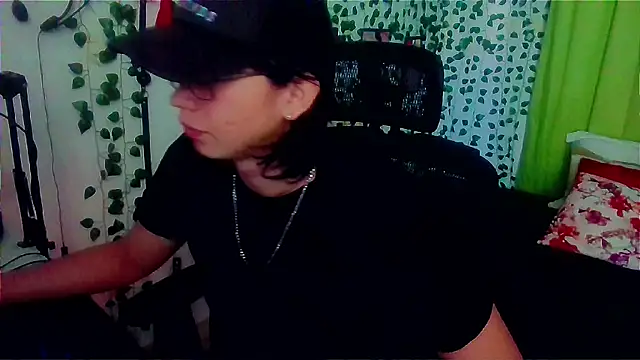 Snapshot of Andy_gray chatting on July 8, 1:15 pm Andy gray online show from July 8, 1:15 pm