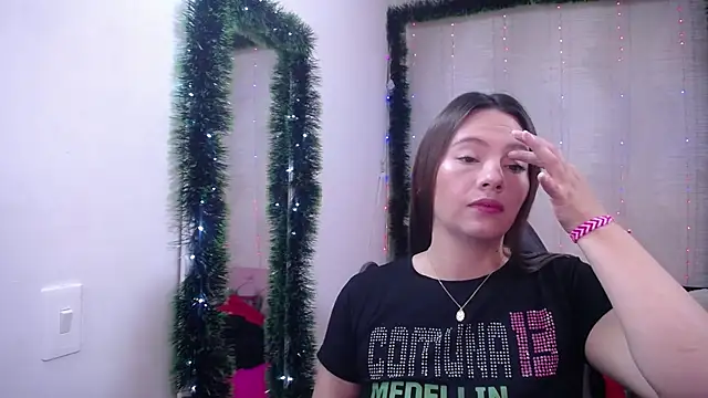 Snapshot of lauraguzman chatting on January 3, 3:16 am lauraguzman online show from January 3, 3:16 am