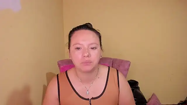 Snapshot of lauraguzman chatting on July 14, 2:38 am lauraguzman online show from July 14, 2:38 am
