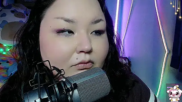 Snapshot of EmGreens chatting on February 9, 4:25 am EmGreens online show from February 9, 4:25 am