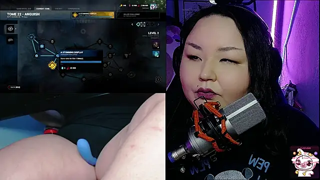 Snapshot of EmGreens chatting on February 19, 8:22 am EmGreens online show from February 19, 8:22 am