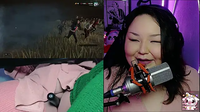 Snapshot of EmGreens chatting on February 22, 7:23 am EmGreens online show from February 22, 7:23 am