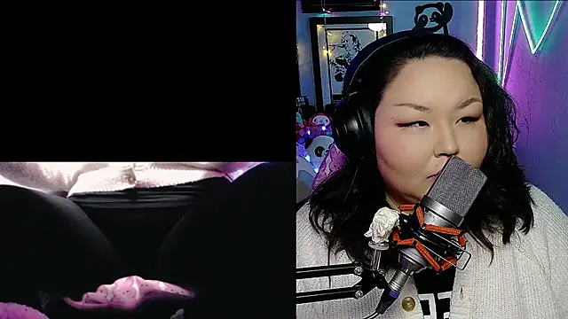 Snapshot of EmGreens chatting on March 8, 3:17 am EmGreens online show from March 8, 3:17 am