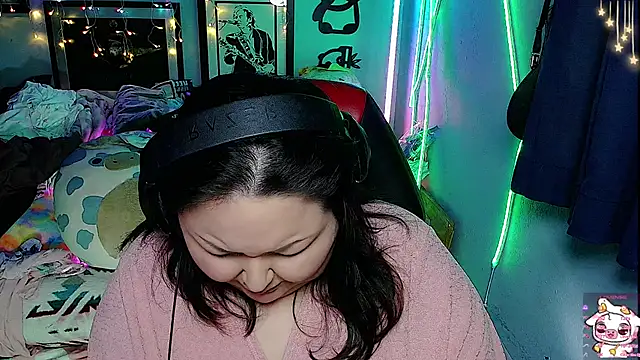 Snapshot of EmGreens chatting on March 21, 9:12 am EmGreens online show from March 21, 9:12 am