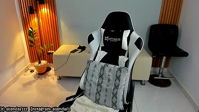 dafboy1 online show from March 1, 10:10 pm