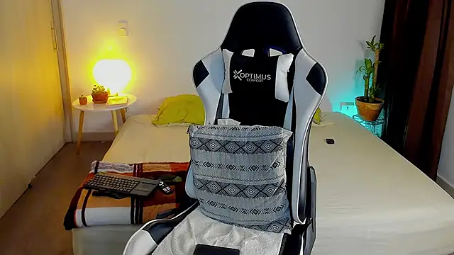 dafboy1 online show from December 17, 11:44 pm