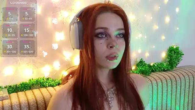 Snapshot of ValBae chatting on December 15, 10:03 pm ValBae online show from December 15, 10:03 pm