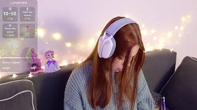 Snapshot of ValBae chatting on January 8, 9:28 pm ValBae online show from January 8, 9:28 pm