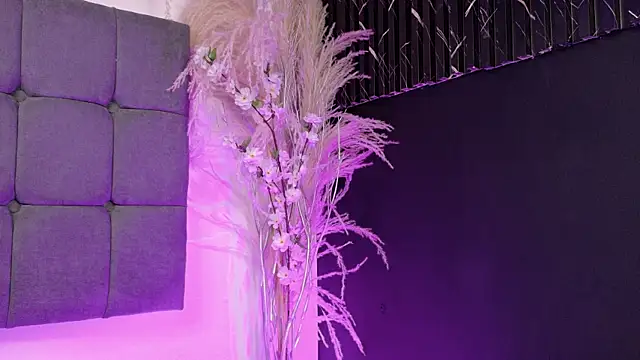 Snapshot of miluv19 chatting on December 21, 9:22 pm miluv19 online show from December 21, 9:22 pm