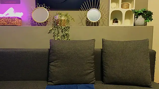 Snapshot of AyreenMoore chatting on December 9, 6:57 pm AyreenMoore online show from December 9, 6:57 pm