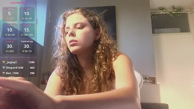 Snapshot of AyreenMoore chatting on July 8, 7:18 pm AyreenMoore online show from July 8, 7:18 pm