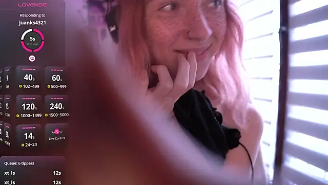 juliapie online show from December 18, 7:58 am