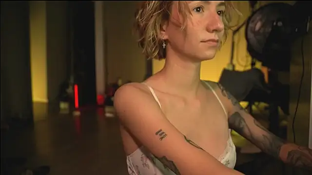 Snapshot of Arianna_Richi chatting on March 2, 5:54 am Arianna Richi online show from March 2, 5:54 am