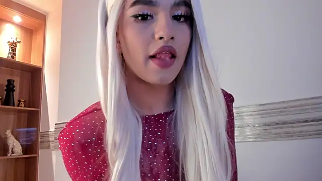 Sophia Cambpell online show from April 8, 10:10 pm