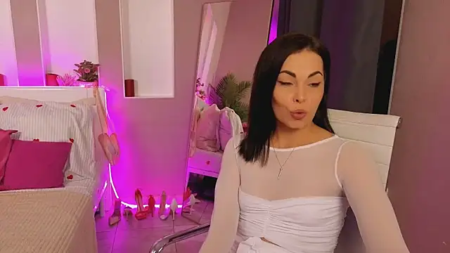 TashaHooney online show from April 16, 9:15 pm