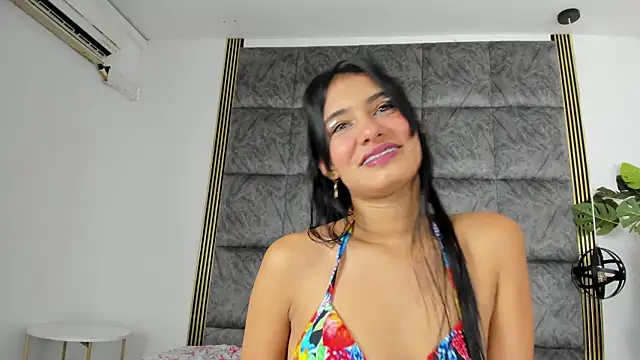 Snapshot of LaurenRodriiguez chatting on January 18, 12:47 pm LaurenRodriiguez online show from January 18, 12:47 pm