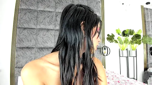 Snapshot of LaurenRodriiguez chatting on February 12, 12:33 pm LaurenRodriiguez online show from February 12, 12:33 pm
