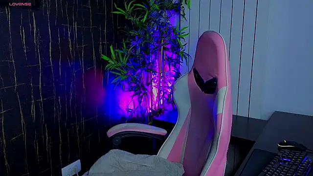 AlyseReuse online show from November 23, 7:02 pm