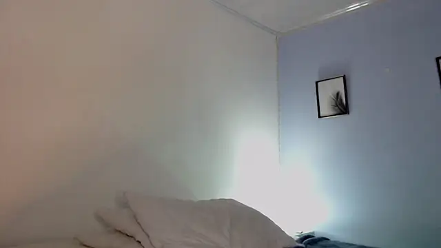 Snapshot of SophiaJoliebm chatting on March 8, 3:28 am SophiaJoliebm online show from March 8, 3:28 am