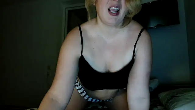 Snapshot of _CattrinaVegas_ chatting on December 26, 7:05 pm CattrinaVegas online show from December 26, 7:05 pm