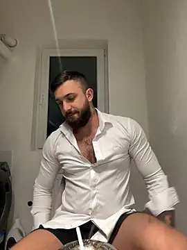 Snapshot of LoveIsBlind_ chatting on December 5, 1:36 am LoveIsBlind  online show from December 5, 1:36 am