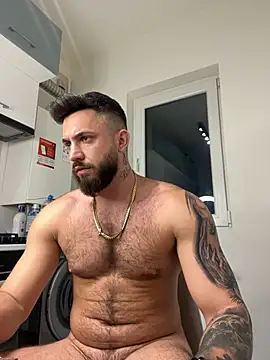 Snapshot of LoveIsBlind_ chatting on December 17, 12:34 am LoveIsBlind  online show from December 17, 12:34 am