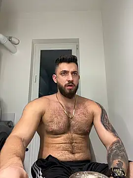 Snapshot of LoveIsBlind_ chatting on December 17, 9:27 pm LoveIsBlind  online show from December 17, 9:27 pm