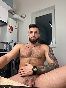 Snapshot of LoveIsBlind_ chatting on December 18, 12:32 am LoveIsBlind  online show from December 18, 12:32 am