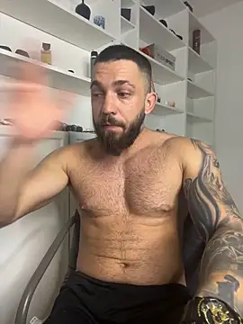 Snapshot of LoveIsBlind_ chatting on September 23, 3:53 am LoveIsBlind  online show from September 23, 3:53 am