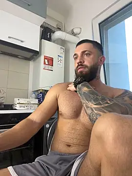 Snapshot of LoveIsBlind_ chatting on October 8, 2:47 pm LoveIsBlind  online show from October 8, 2:47 pm