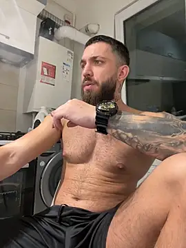 Snapshot of LoveIsBlind_ chatting on October 20, 5:46 pm LoveIsBlind  online show from October 20, 5:46 pm